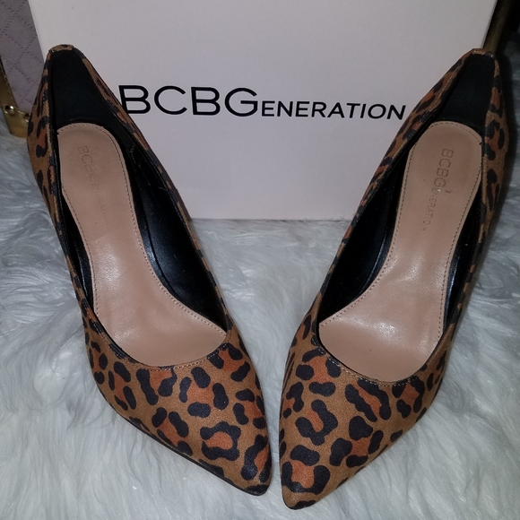 BCBGeneration Heidi Leopard Microsuede 7.5 M - Picture 6 of 6